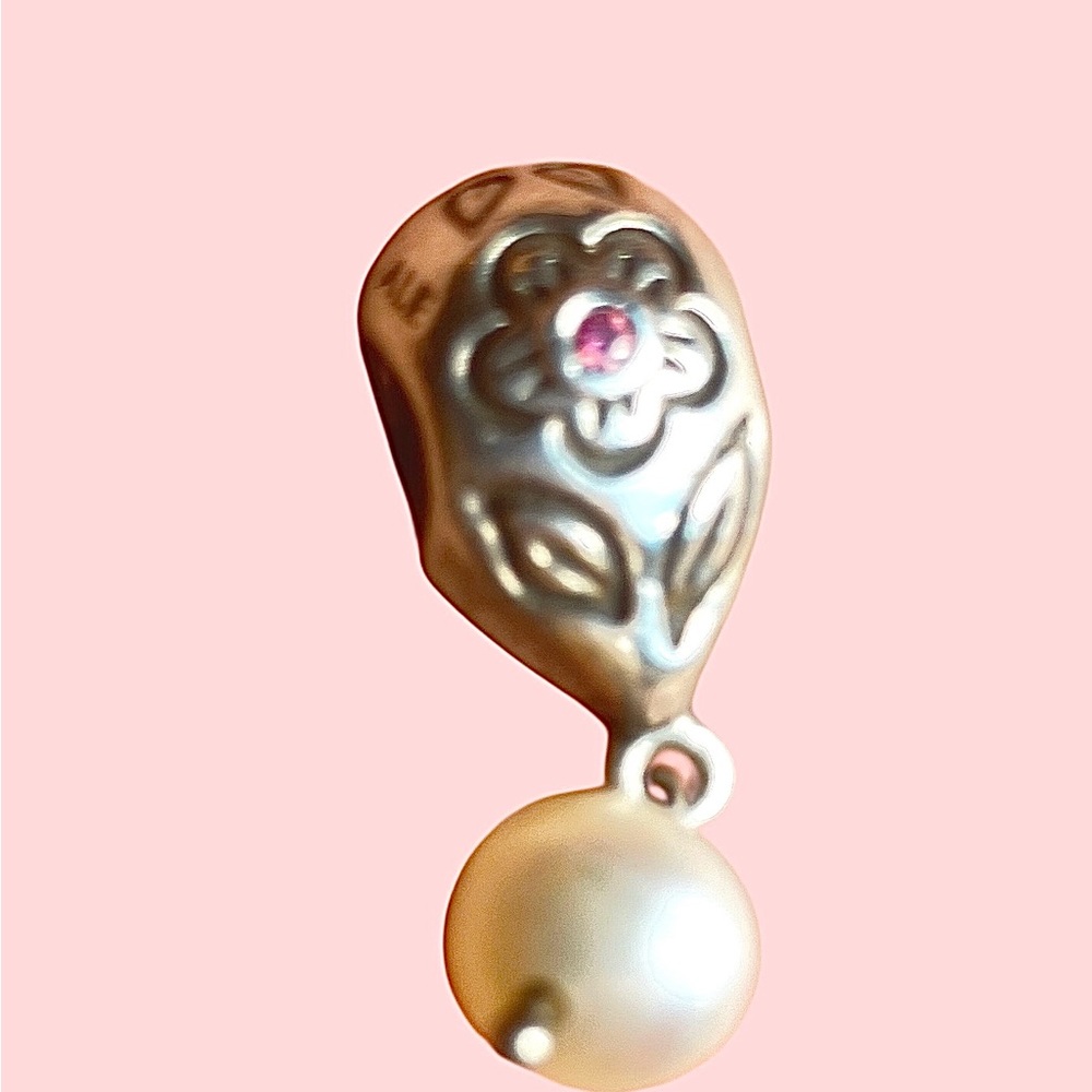 Pandora Flower with
Pearl Dangle Charm